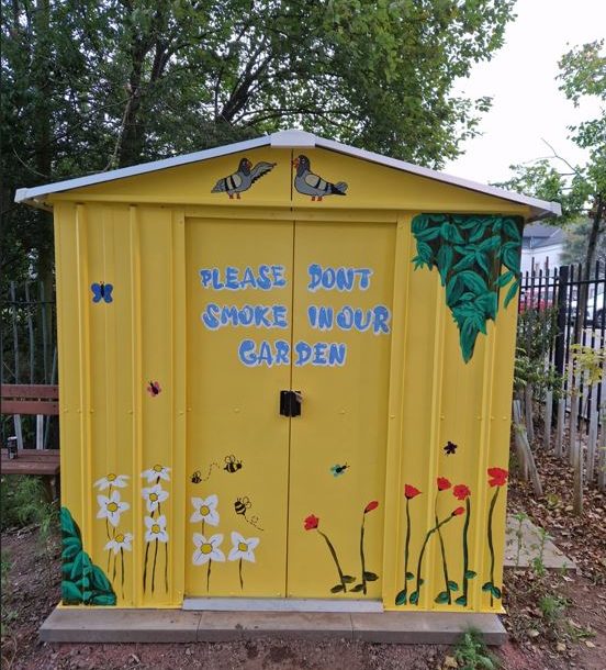 Local School Pupils Create Eye-Catching, Smoke-Free Mural for Hospital Grounds